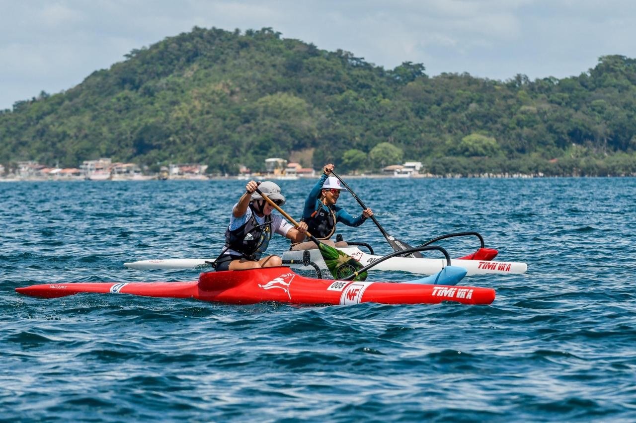 Canoagem Va’a no litoral baiano