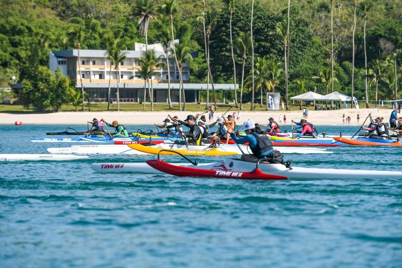 Canoagem Va’a no litoral baiano